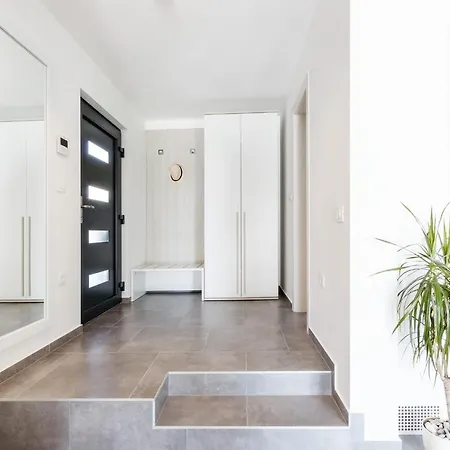 Modern 3-bedroom With A Private Pool Πούλα