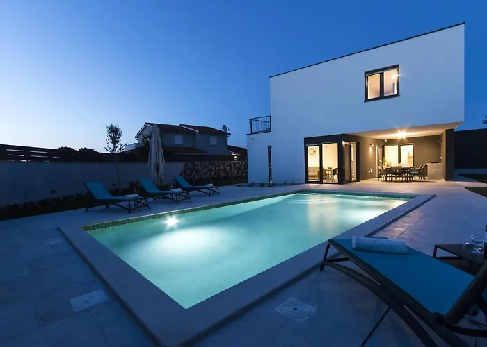 Villa Modern 3-bedroom With A Private Pool Pula