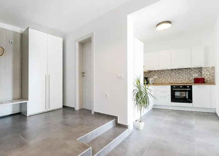 Modern 3-bedroom With A Private Pool 别墅