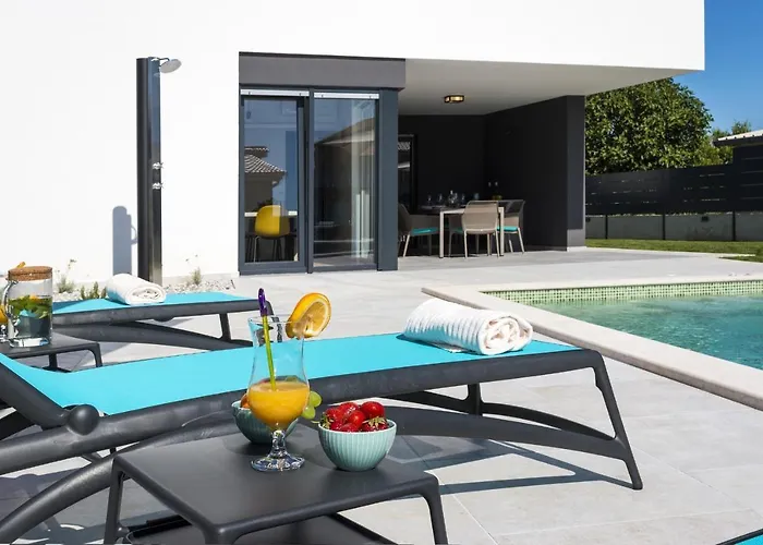 Modern 3-bedroom With A Private Pool فيلة *